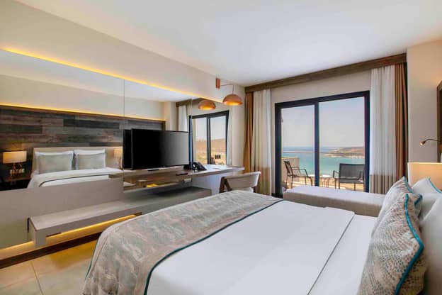 Superior Room with Partial Sea View